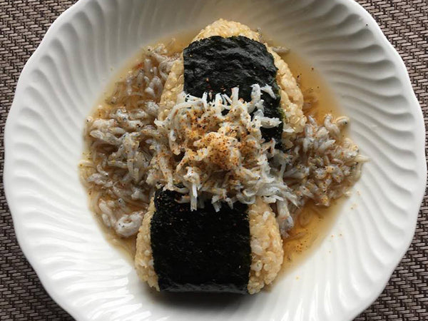 玄米おむすび めんつゆしらす