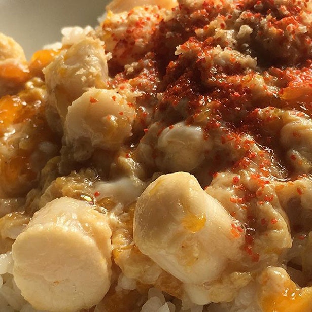 貝柱たまごとじ丼 最初からうまいとわかってる 鉄板のメニュー