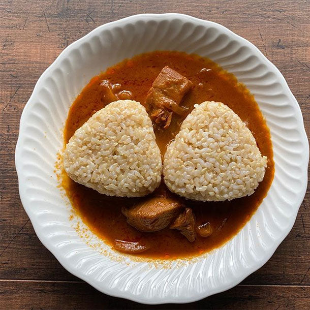 久々の玄米おむすび いなばのカレー缶