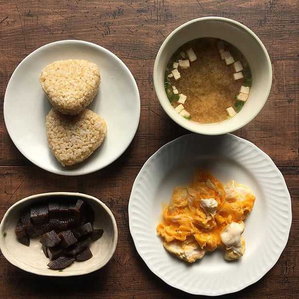 玄米おむすび　お味噌汁と卵焼きと奈良漬けのお昼　卵焼きは少し甘目です